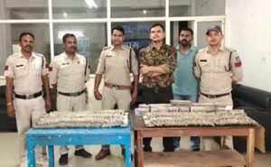 n2deligo_cash-and-jewelery-seized-from-car-in-mandsaur_625x300_23_April_24