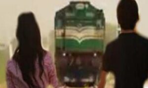 girl_ki_doosari_jagah_tai_hui_shadi_to_premi_ka_hath_pakad_ker_train_ke_aage_kood_gai_premika_in_unn_1609682631
